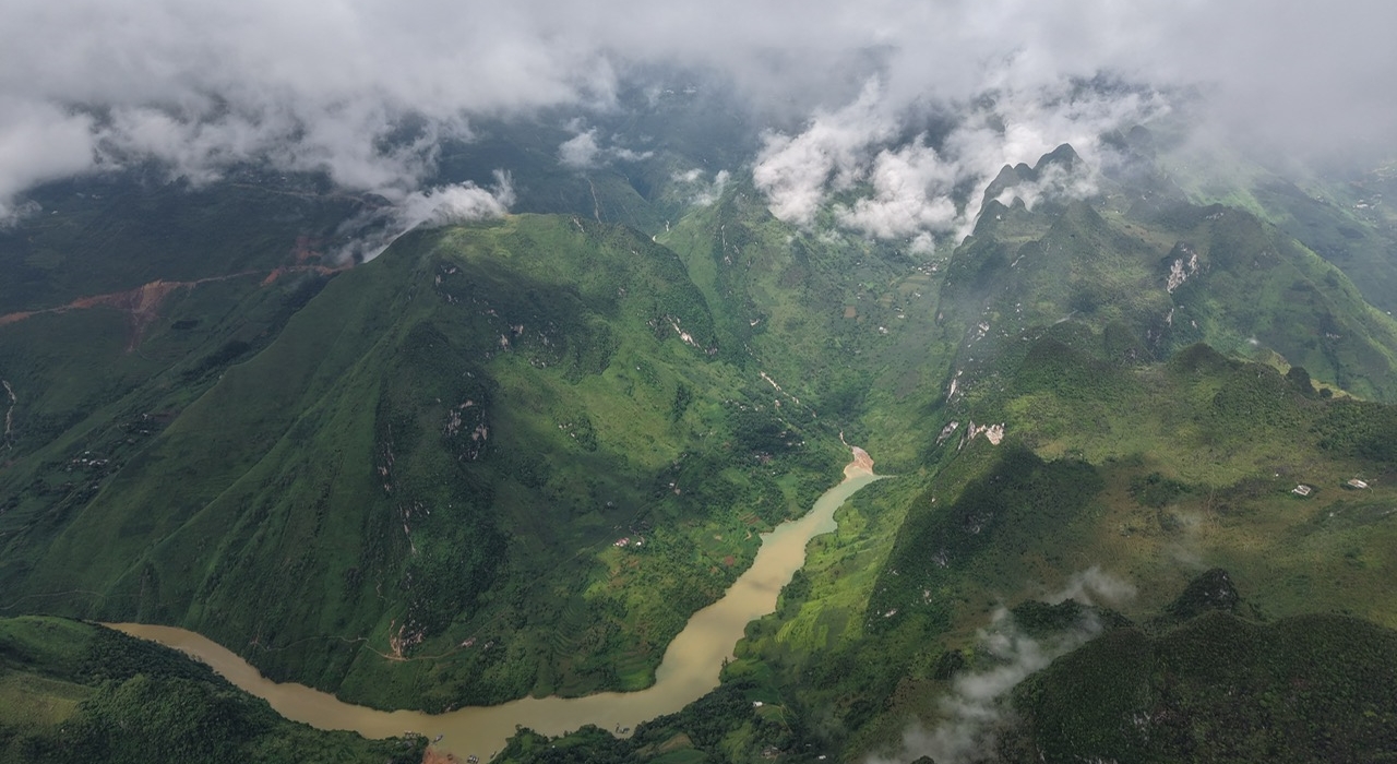 Ma Pi Leng Pass Views – The Iconic Heart of the Ha Giang Loop - Mikey ...