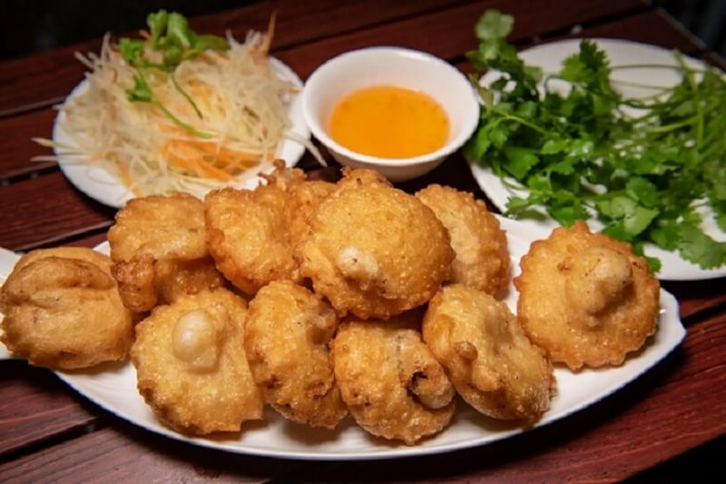 Banh Ap Chao – A Comforting Snack for Chilly Days