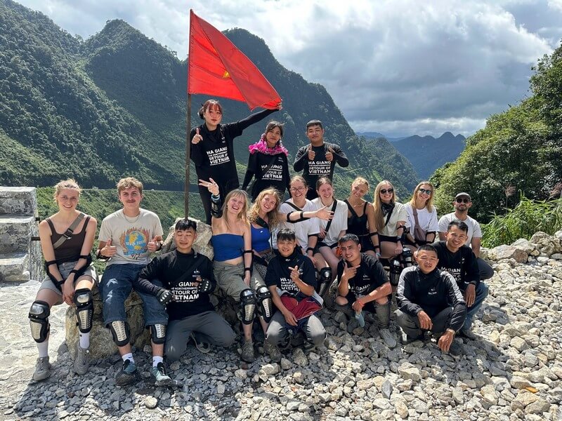 Ma Pi Leng Pass: A Dramatic Drive Through Flower-Lined Road