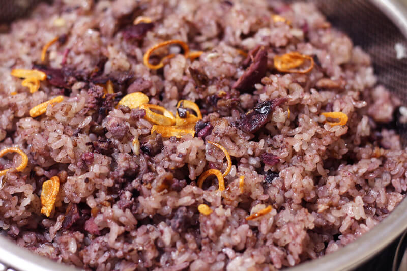 X&ocirc;i Tr&aacute;m (Black Canarium Sticky Rice)