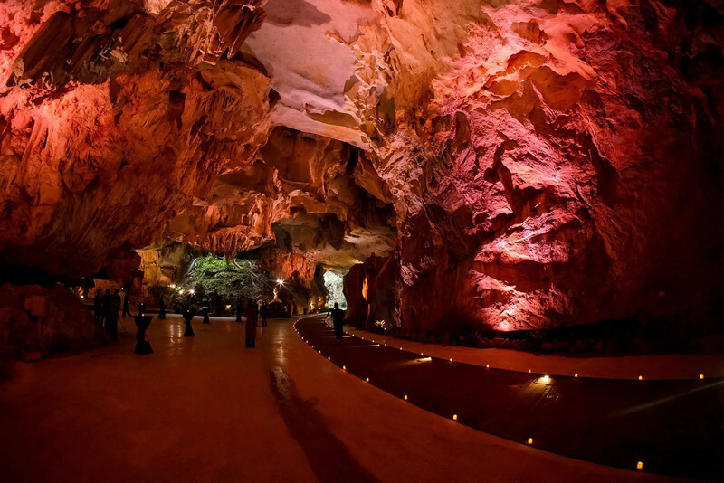 Rong Cave (Dragon Cave): A Lesser-Known Natural Wonder